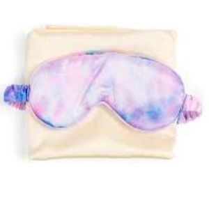 Zoë Ayla ~ Beauty Sleep Set

• 1 satin standard size pillowcase
• 1 sleep mask